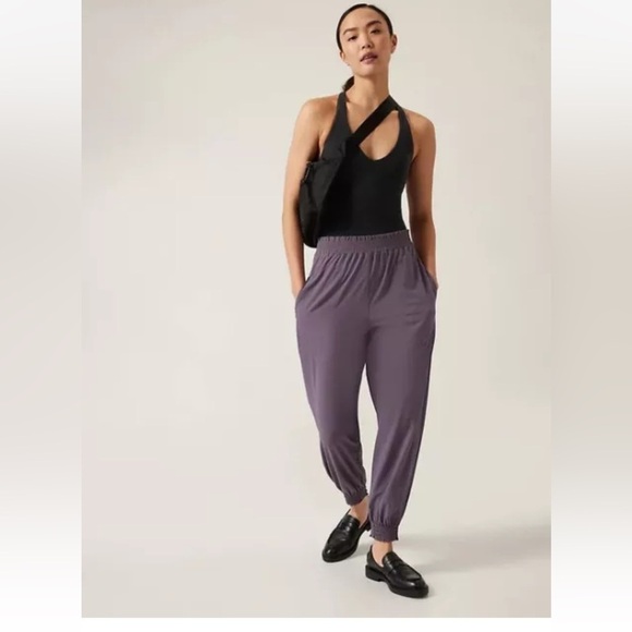 New-Athleta-20-violet-Pull on,lightweight, Savannah jogger,elastic waist & cuffs - Picture 1 of 16